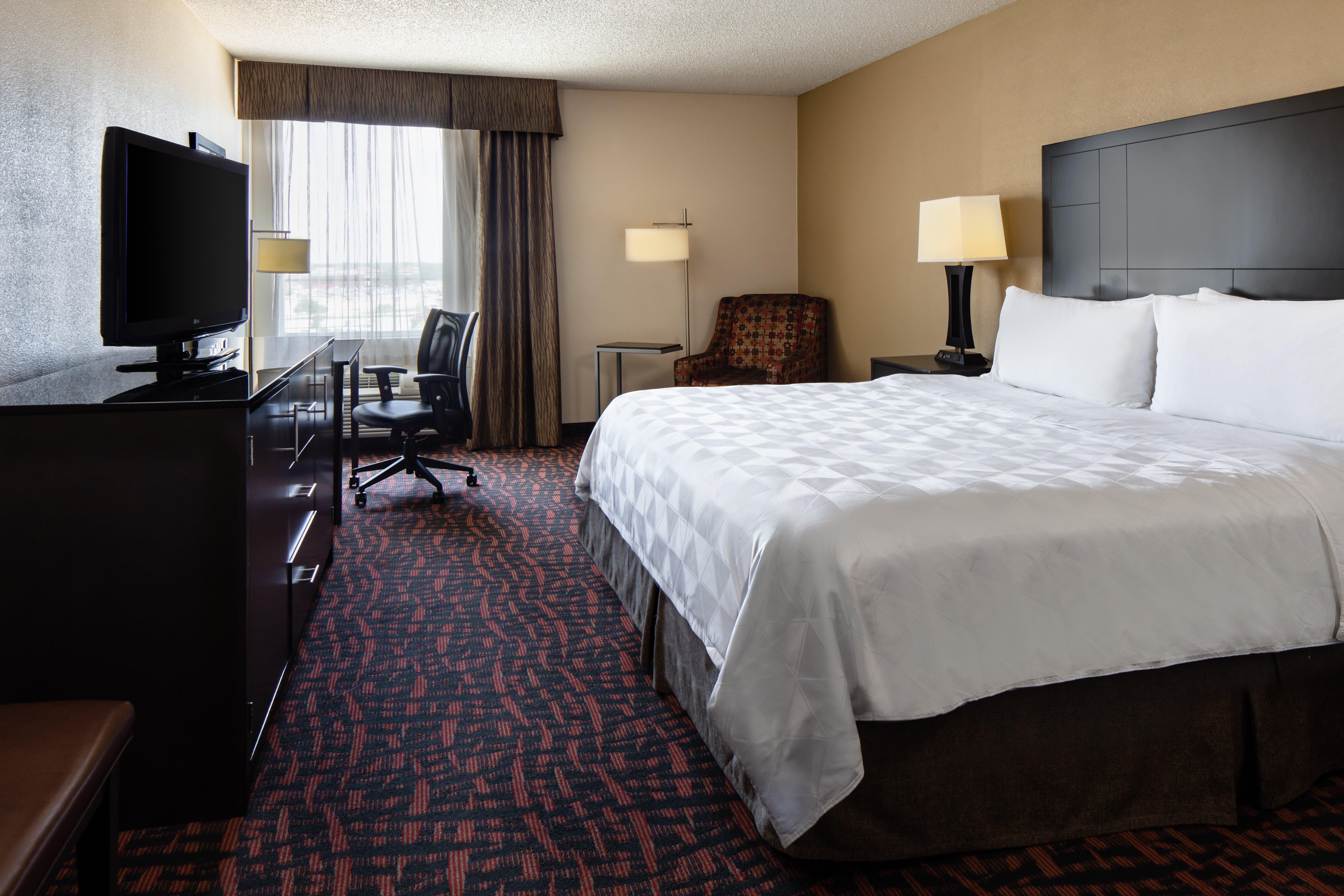 Hotel East I-35 By Ihg 3*
