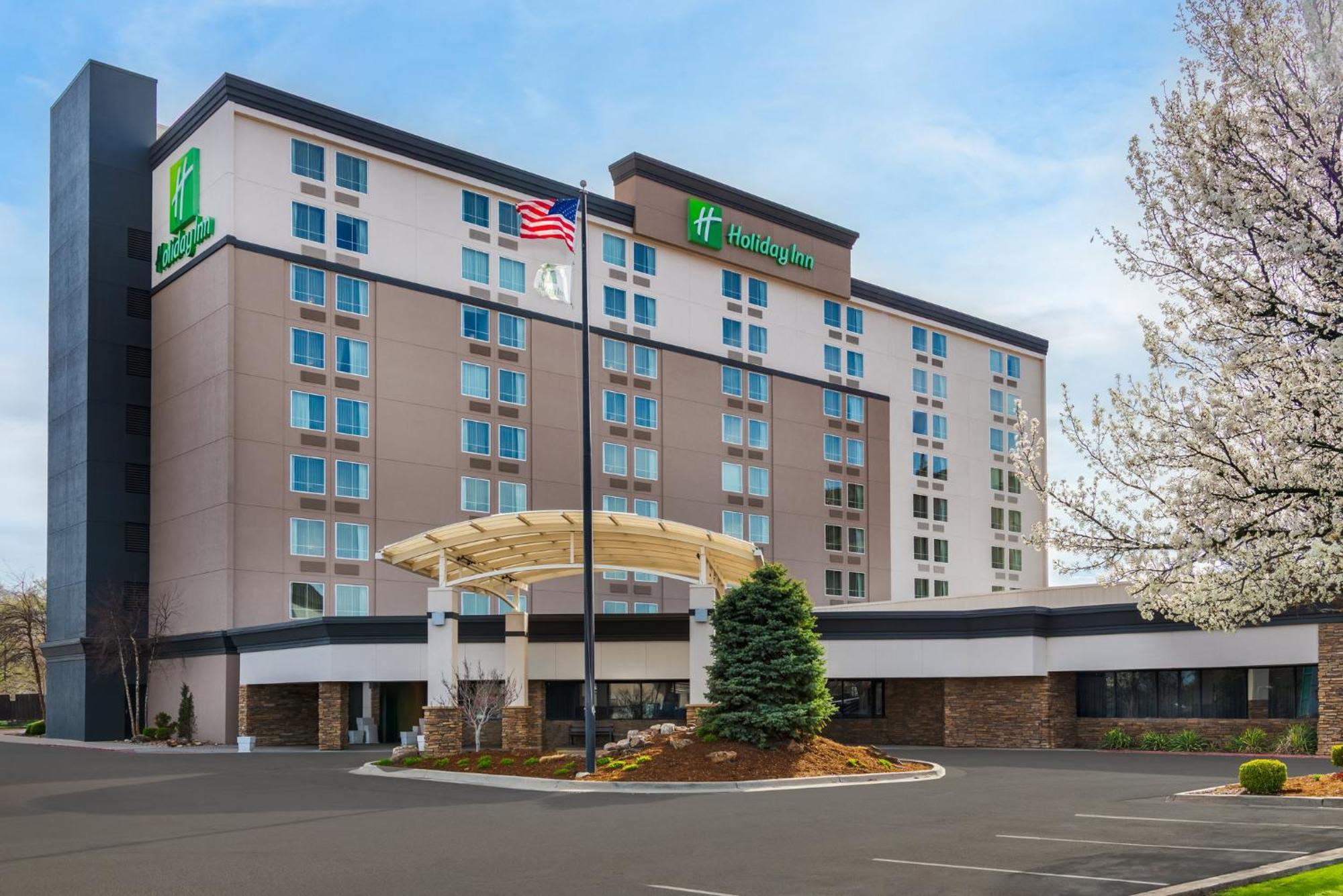 East I-35 By Ihg 3* Wichita