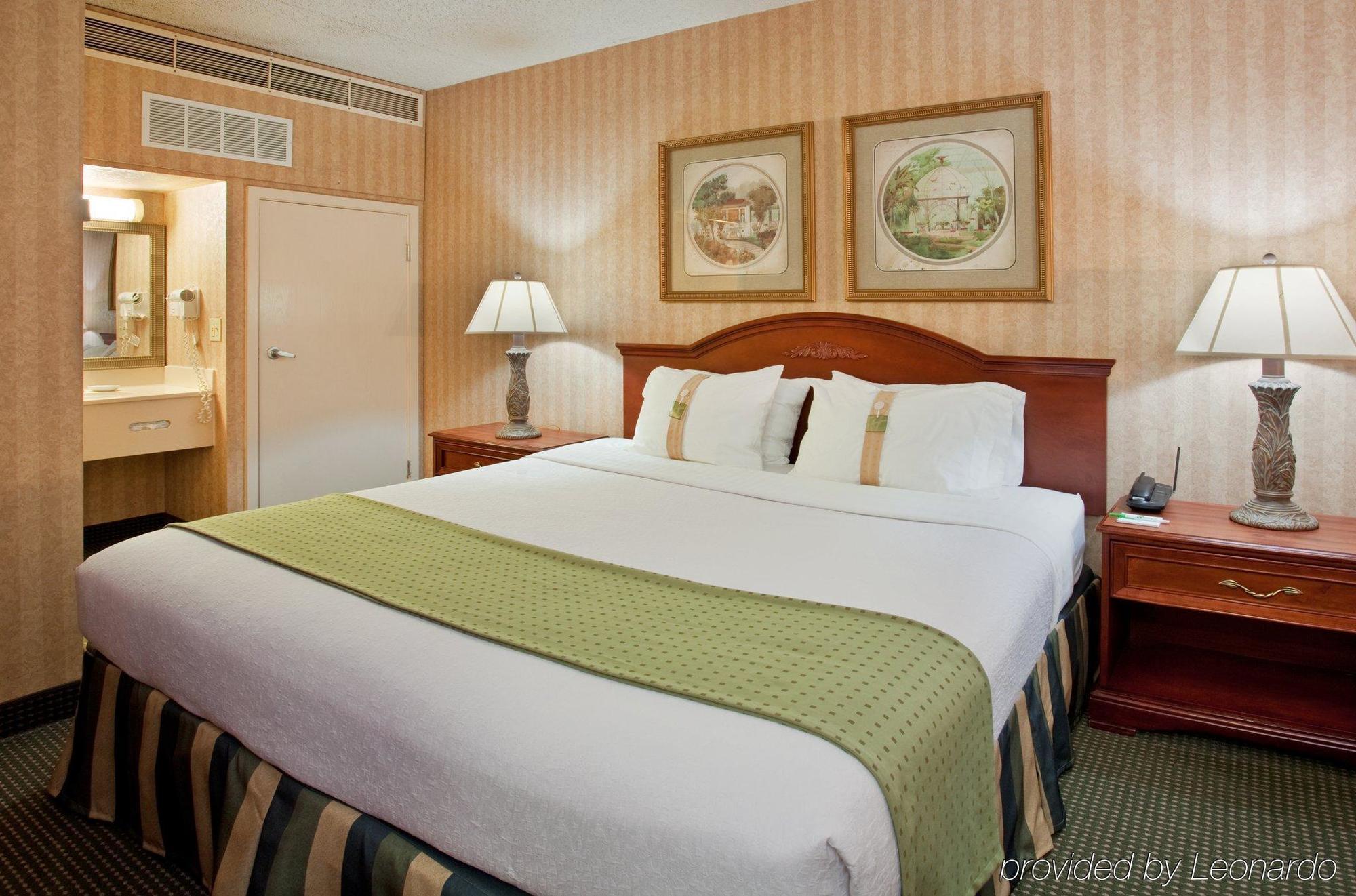 Hotel East I-35 By Ihg Wichita