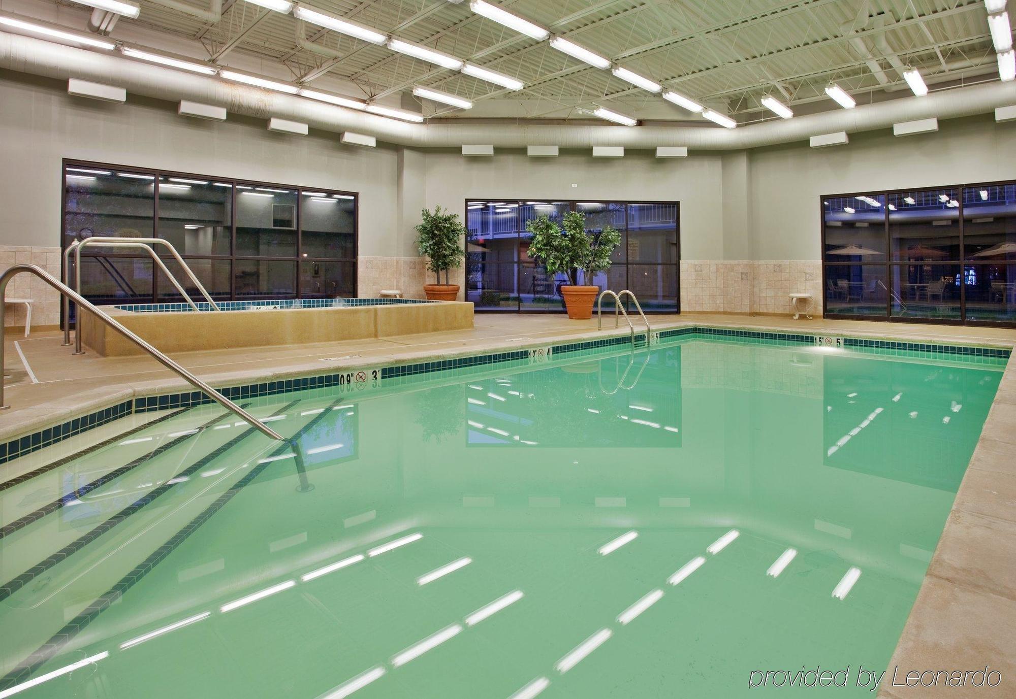 East I-35 By Ihg 3* Wichita