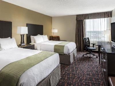 East I-35 By Ihg Hotel