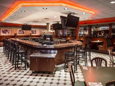 Hotel East I-35 By Ihg 3*