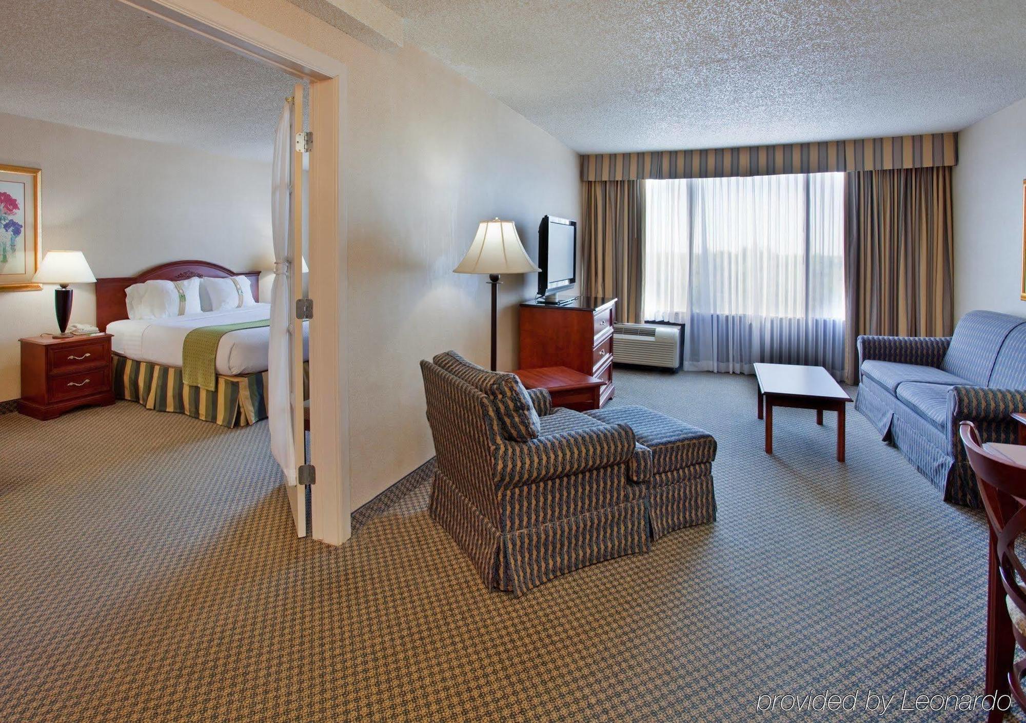 East I-35 By Ihg 3* Wichita
