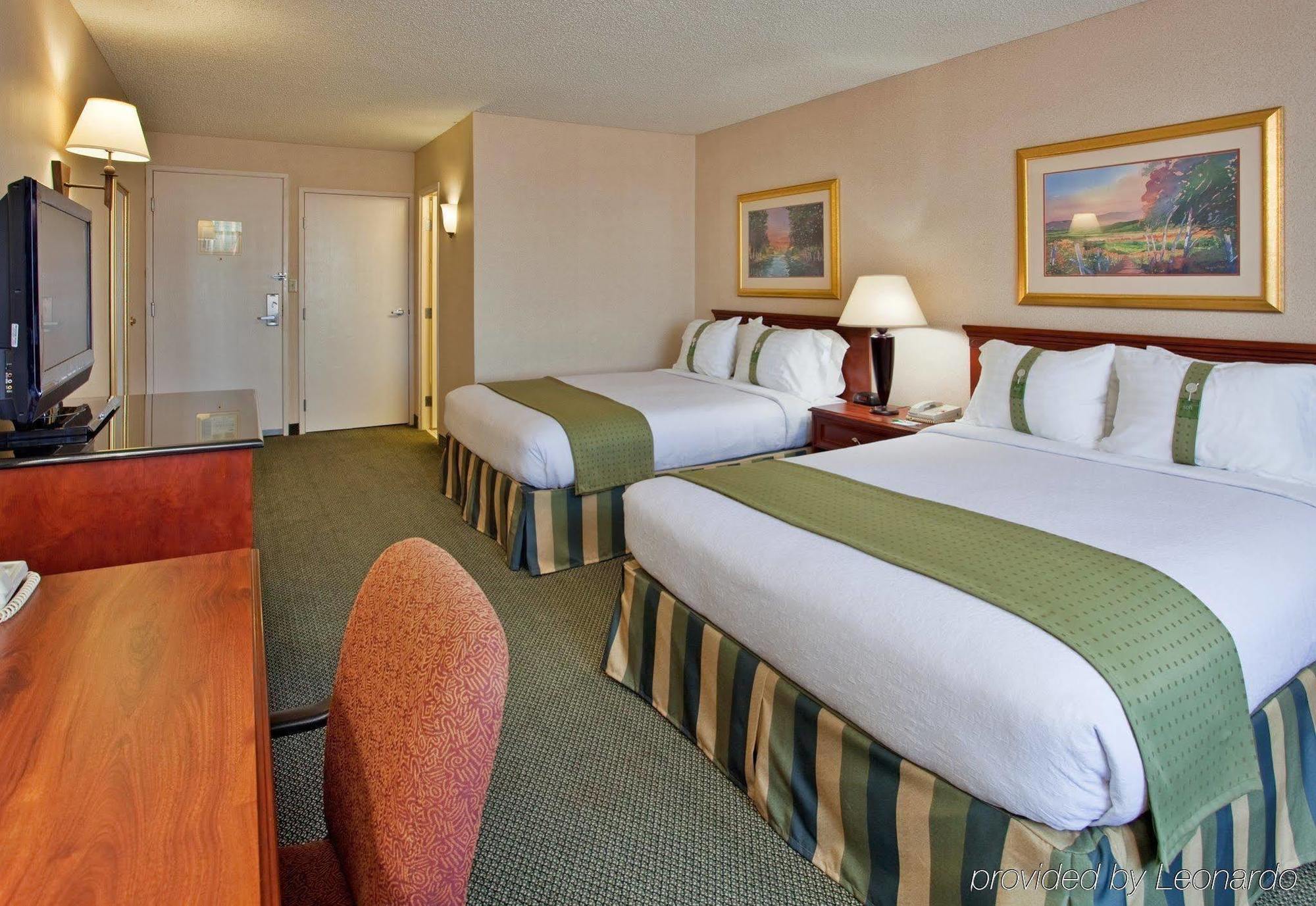 East I-35 By Ihg Hotel Wichita