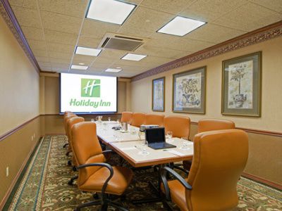 East I-35 By Ihg Hotel
